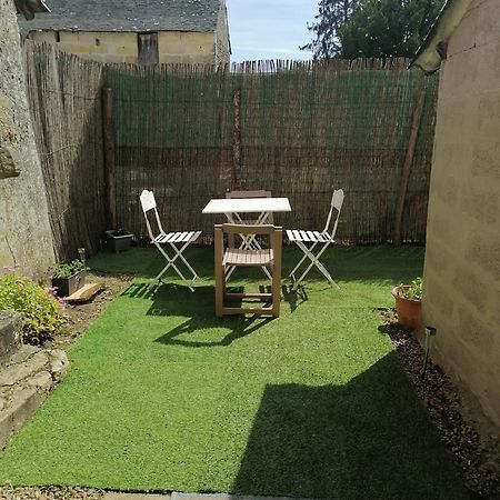 Appartement Rez De Jardin La Chartre-sur-le-Loir Exterior foto